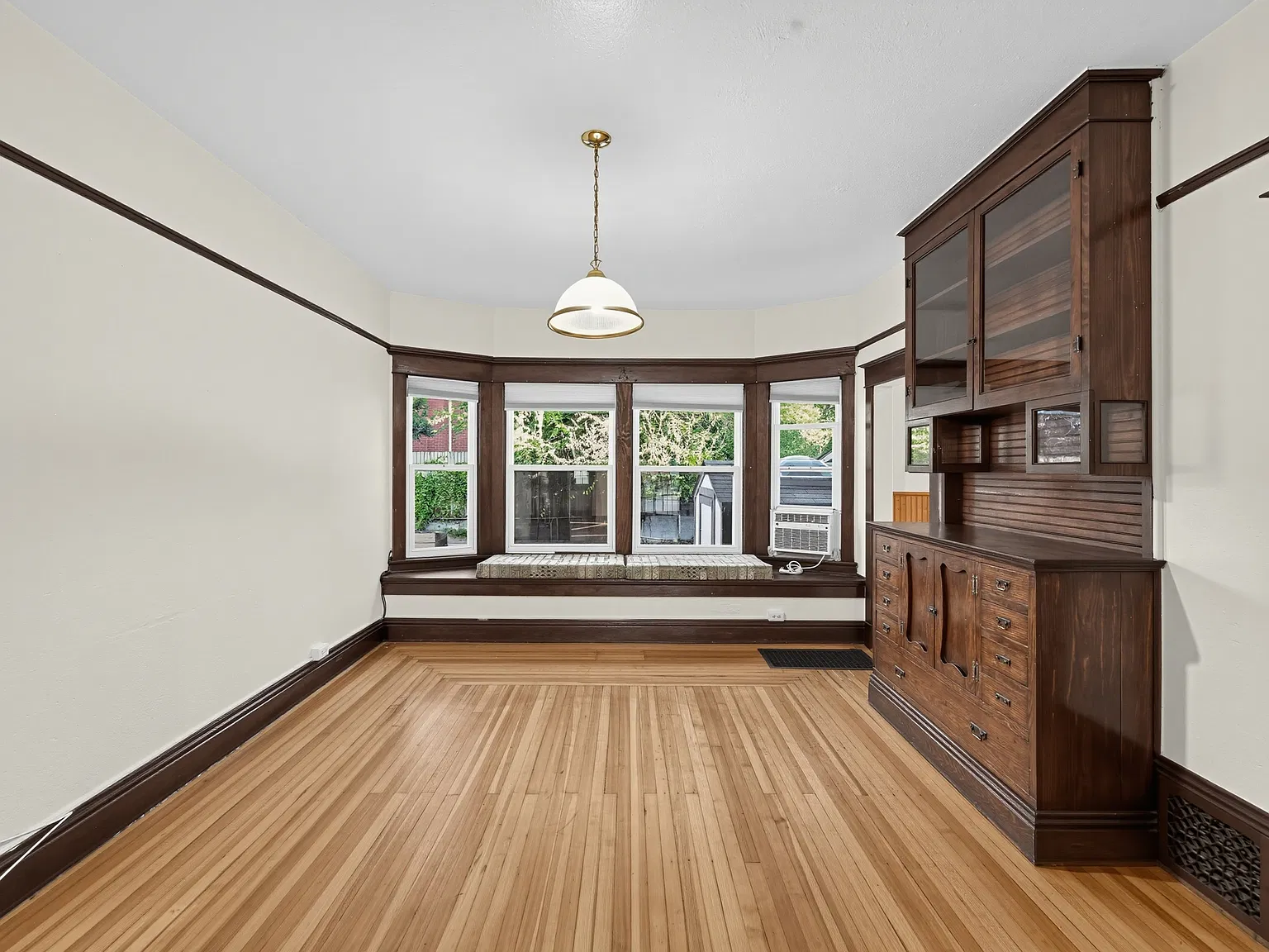 2 bed, 875 sqft, $1,995 — Photo 4