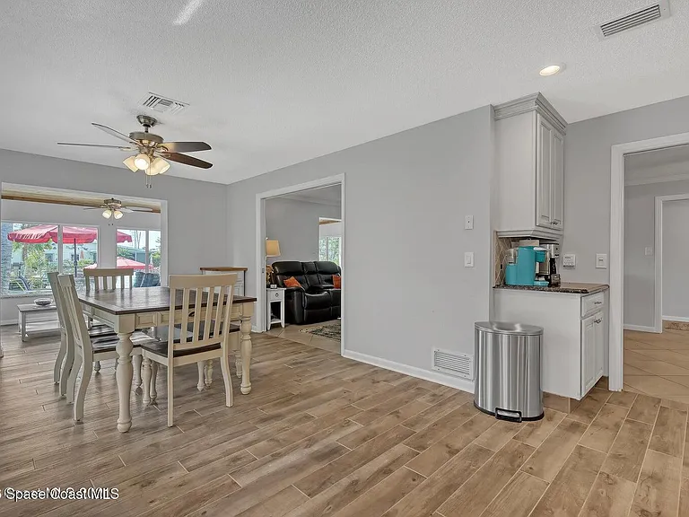 319 Dorset Dr — Photo 12