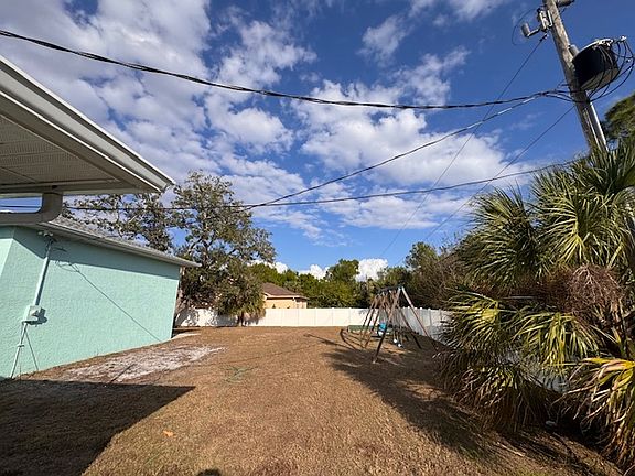 3rd image of 22491 Peachland Blvd