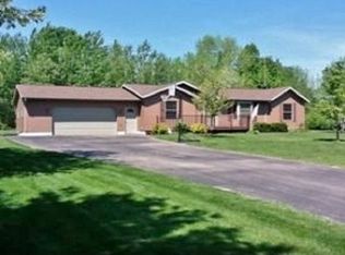 N7387 Pioneer Rd, Crivitz, WI 54114