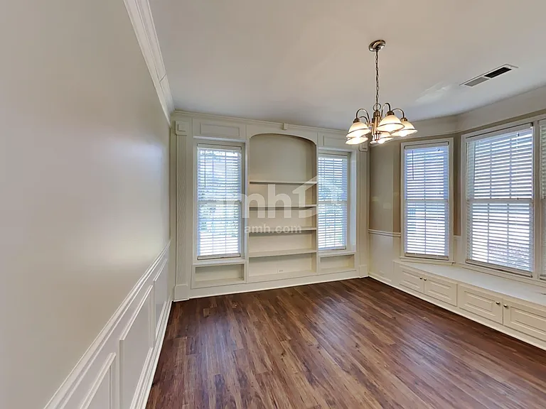 2923 Villa Lake Dr — Photo 5