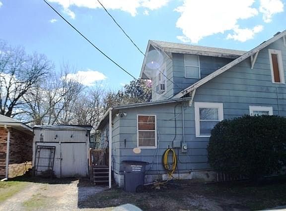 3rd image of 300 S Okfuskee Ave
