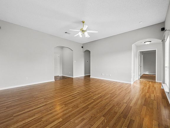 3rd image of 951 Aaron Dr