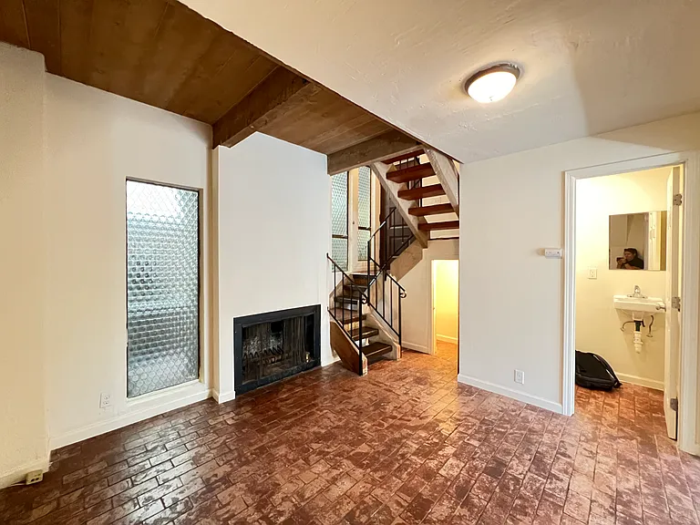 2541-2569 Le Conte Ave — Photo 13