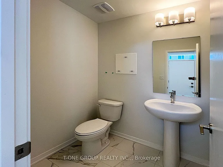 90 Honeycrisp Cres #Townhouse 362 — Photo 6