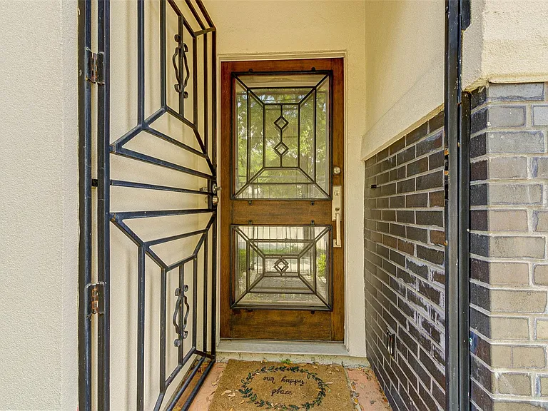 113 Tuam St — Photo 4