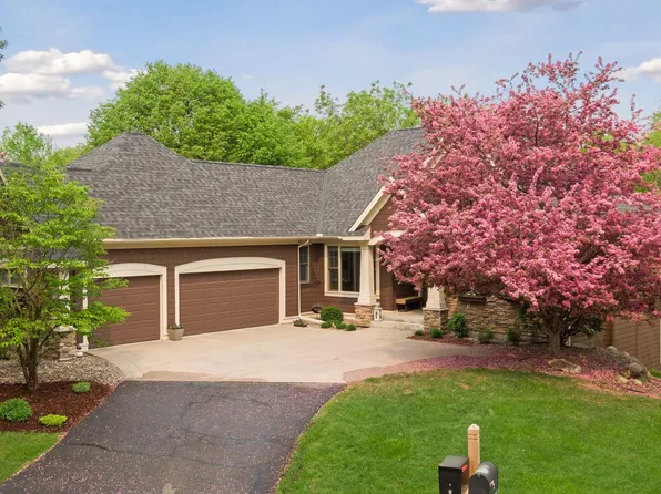 1 Pine Rd, North Oaks, MN 55127