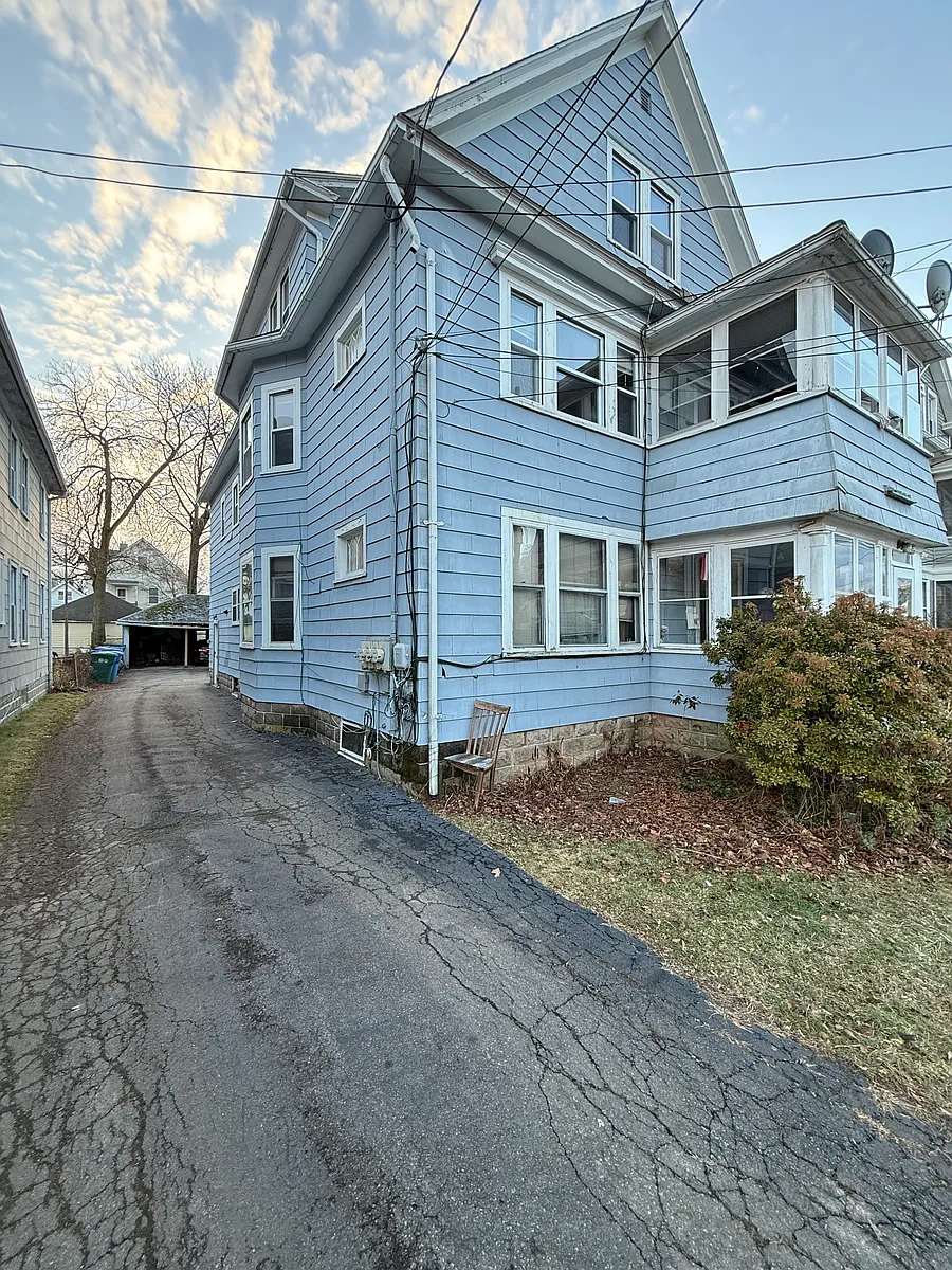 Building Photo - 52 Bradley Ave #2