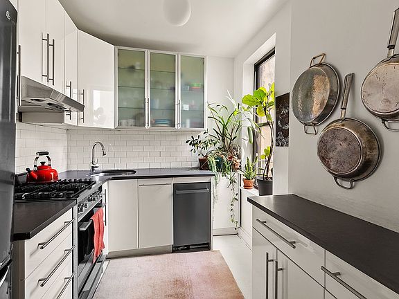 4th image of 322 6th St APT 20