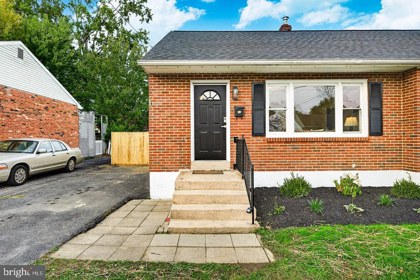 3 bed, 1.0 bath, 1175 sqft, $2,500 — Photo 4