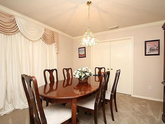 4th image of 2527 Johnsbury Dr
