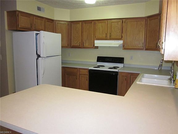 5th image of 571 Hilltop Terrace Dr