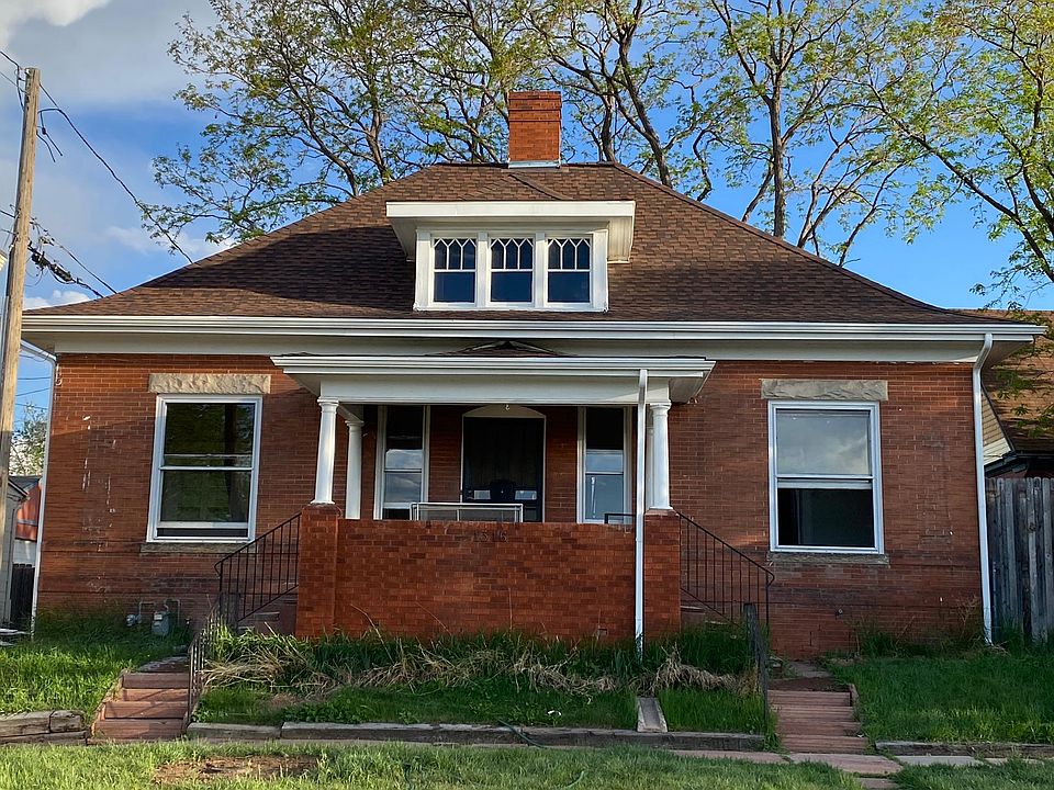 Unique, old home facing the avenue (park and garden)