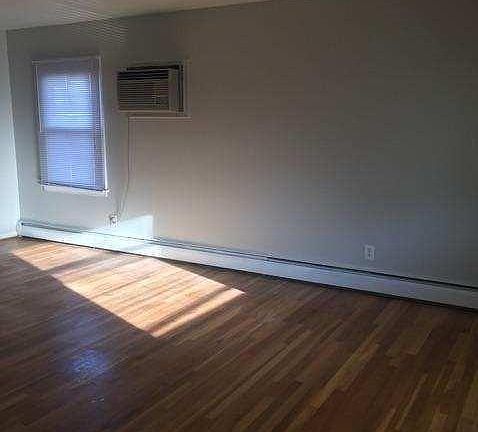 4th image of 4819 Briarwood Ave