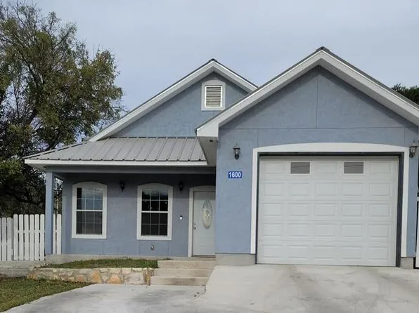 1600 Woodside Dr, Kerrville, TX 78028