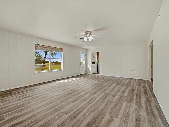 5th image of 400 Murdock St