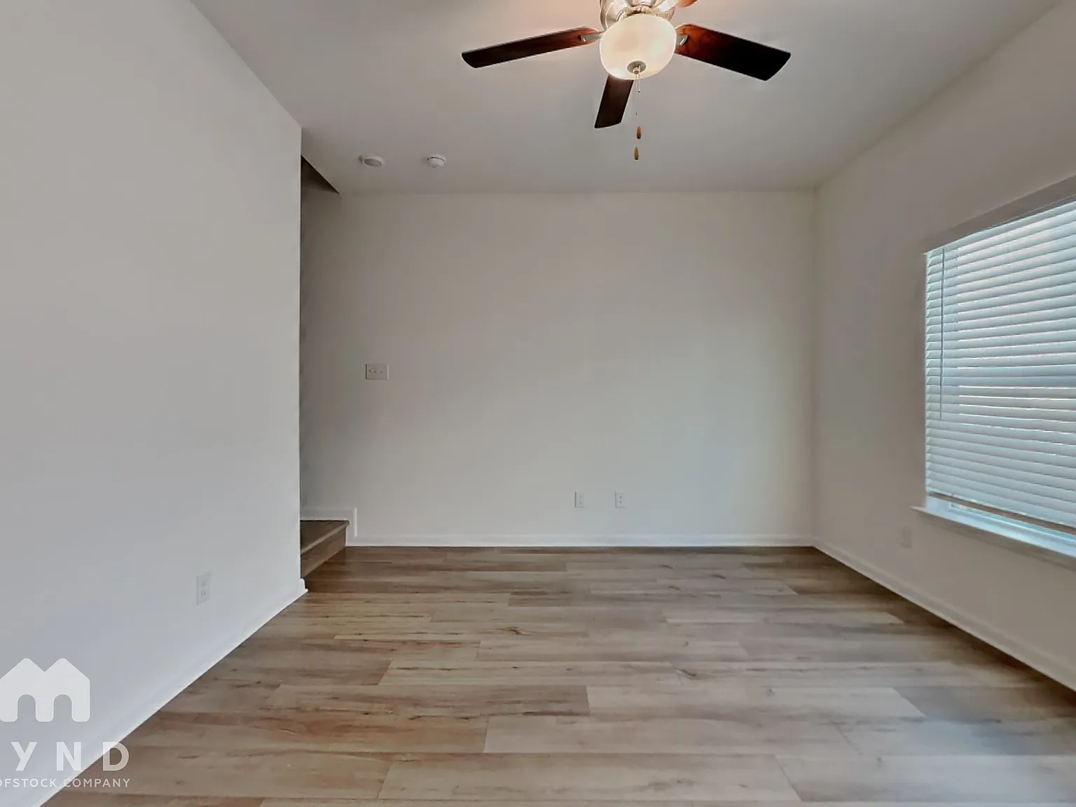 3 bed, 2.5 bath, 1430 sqft, $1,615 — Photo 2