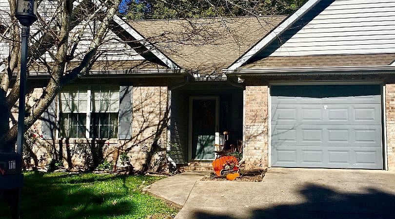 1st image of 117 Oak Place Cir
