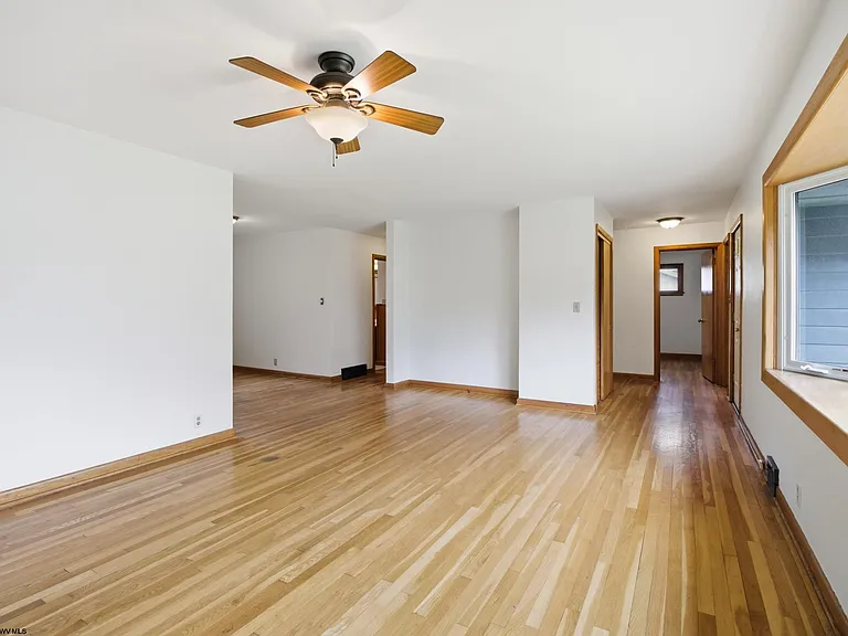 1217 Corvet Ave — Photo 5