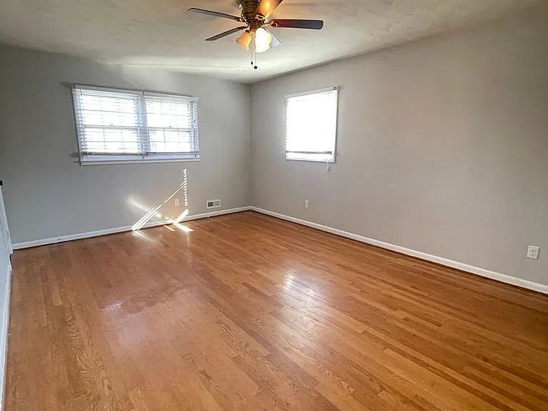 235 Thomas Nelson Ln — Photo 5