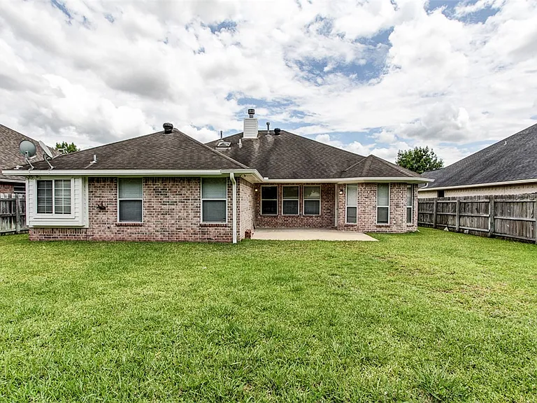 305 Landsburg Ln — Photo 26