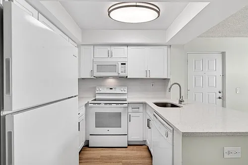 752 Executive Center Dr Photo 1