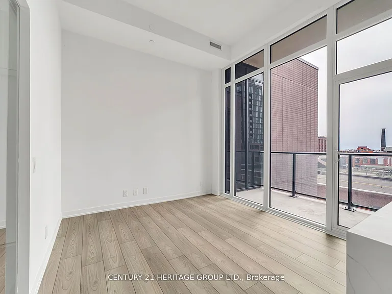 285 Dufferin St #422 — Photo 15