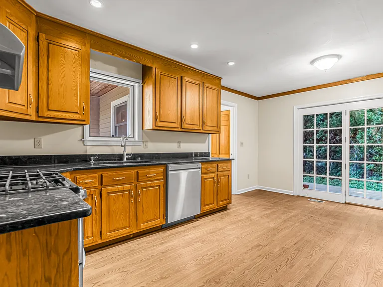 33 Serafin Ct — Photo 7