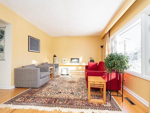 3rd image of 742 Ashburn St #1