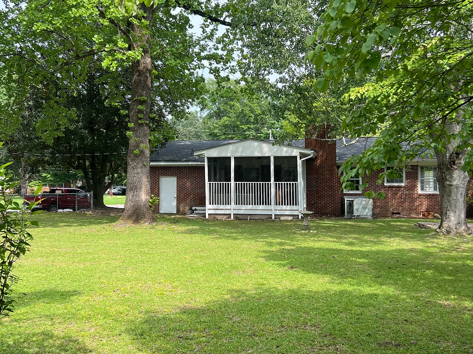 3 bed, 1442 sqft, $2,400 — Photo 2