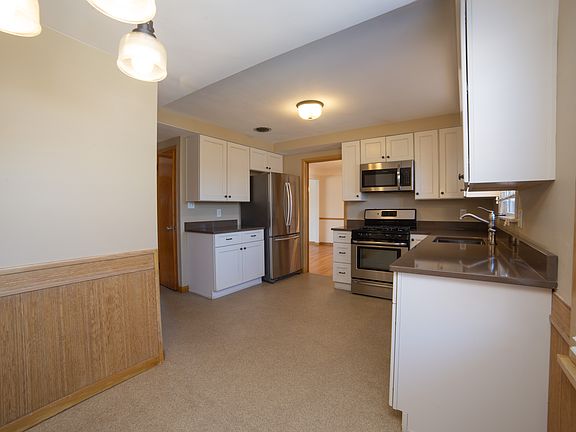 5th image of 3865 Faversham Rd