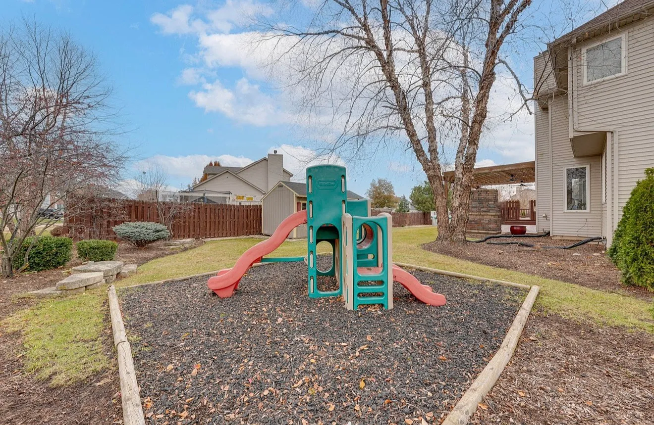 4 bed, 3769 sqft, $4,800 — Photo 3