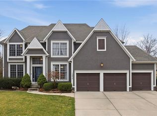 13836 Bradshaw St, Overland Park, KS 66221