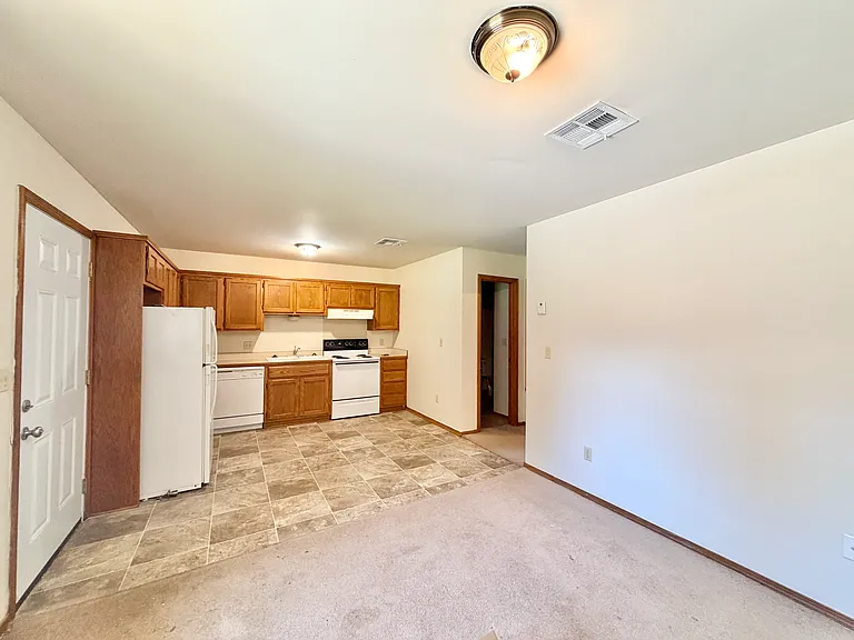 385 S Teehee Dr #8 — Photo 10