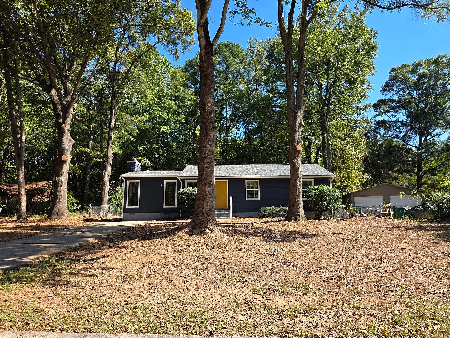 3 bedroom in Charlotte — Photo 2