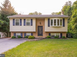 427 Falling Waters Dr, Falling Waters, WV 25419