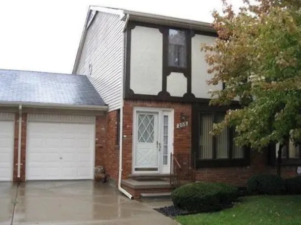 205 Pineview Ct #3, Saint Clair Shores, MI 48081