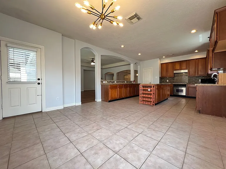 3518 Ellies Ln — Photo 11