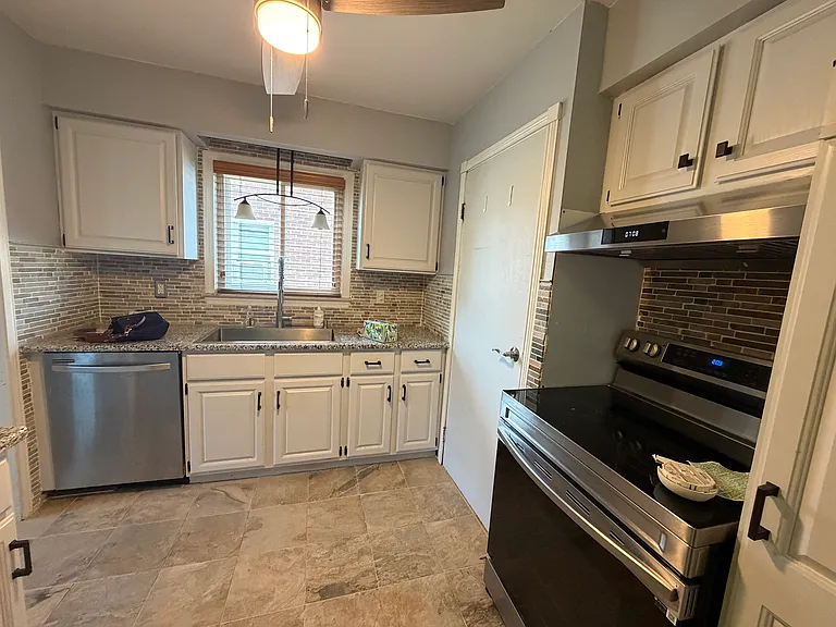 14570 Angelique Ave — Photo 4