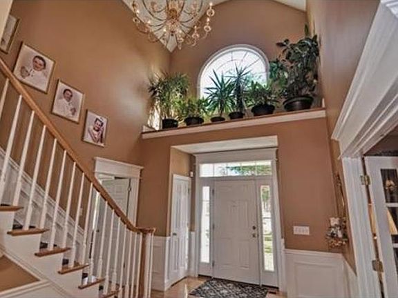 3rd image of 20 Berkshire Dr