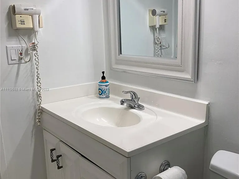 5161 Collins Ave #210 — Photo 15