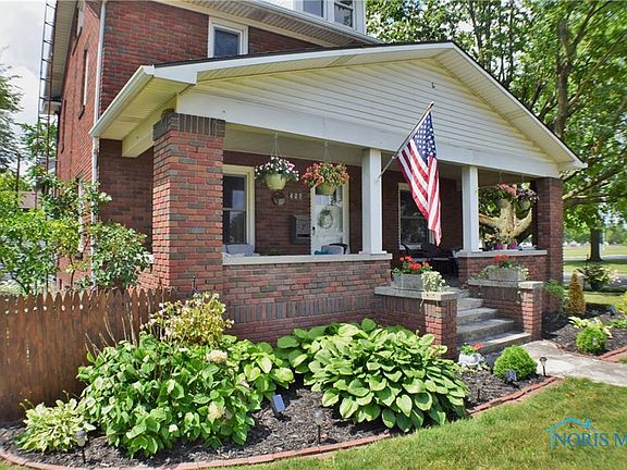3rd image of 627 W 1st St