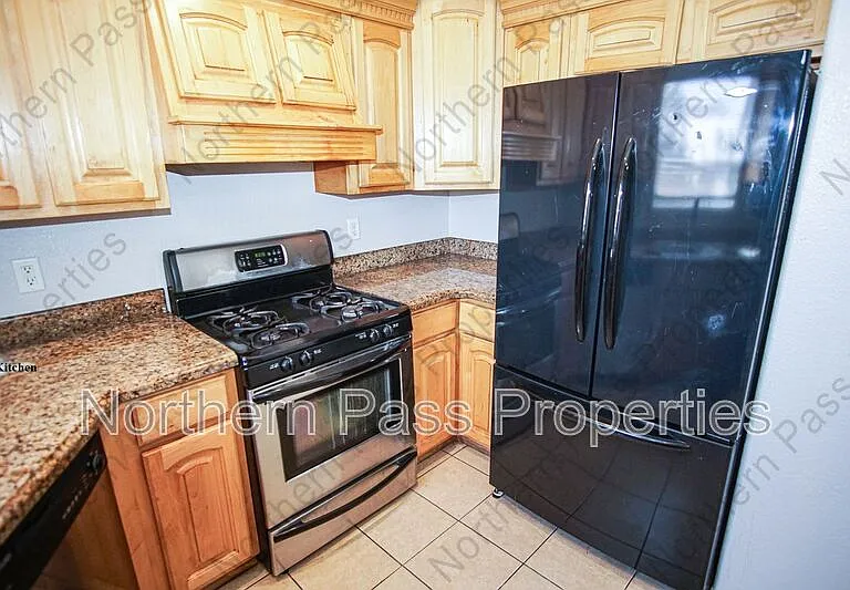 528 Green Village Ct #B — Photo 10