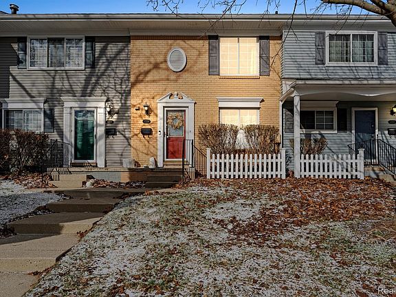 2nd image of 32220 W Twelve Mile Rd