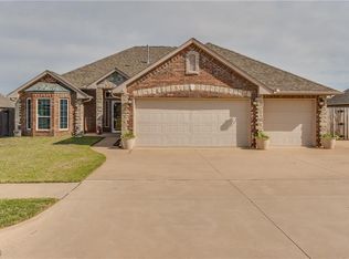 11313 NW 105th St, Yukon, OK 73099