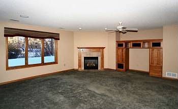 4th image of 10674 Shady Oak Ct N