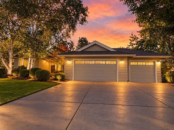 902 Mountain View Dr, Medford, OR 97504