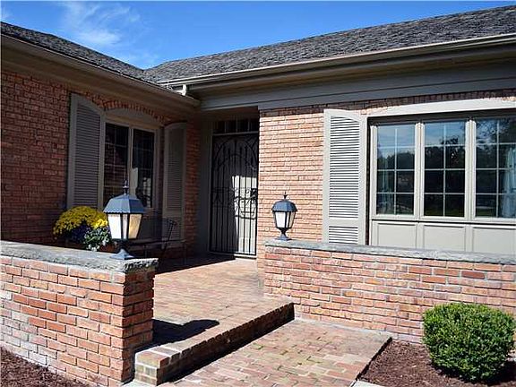 3rd image of 809 E Tanglewood Ln