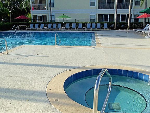 4th image of 3211 Queen Palms Ct #3211