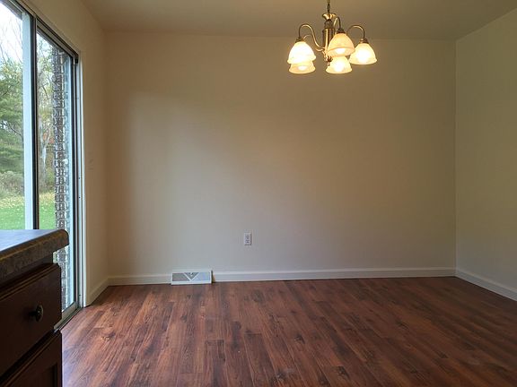 4th image of 10 Canterbury Woods St